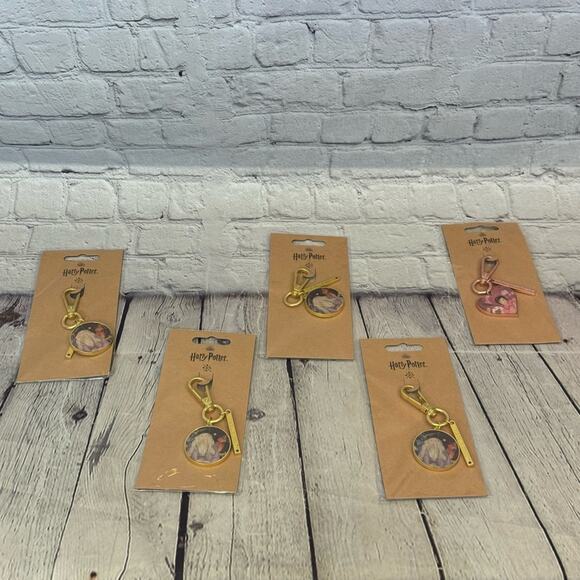 Harry Potter Lot of 5 Keychains (Dumbledore and Dolores Umbridge) - Picture 1 of 3